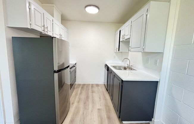 2 beds, 1 bath, 700 sqft, $1,335, Unit 06