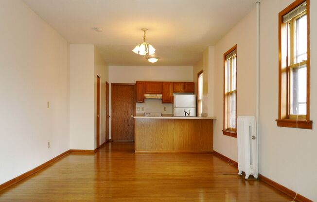 2 beds, 2 baths, 950 sqft, $1,415, Unit 10 - 210