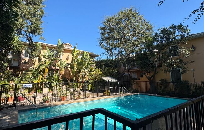 Hayworth Courtyard Apartments – West Hollywood Living