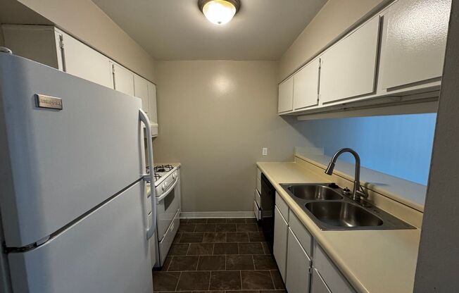 2 beds, 2 baths, 1,042 sqft, $1,200, Unit 6034E
