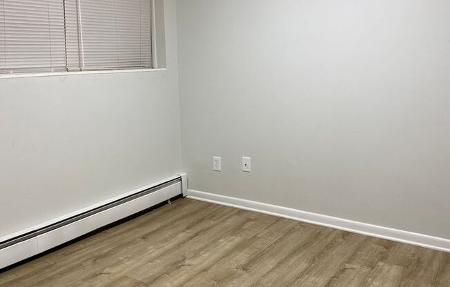 1 bed, 1 bath, 750 sqft, $1,695, Unit B03
