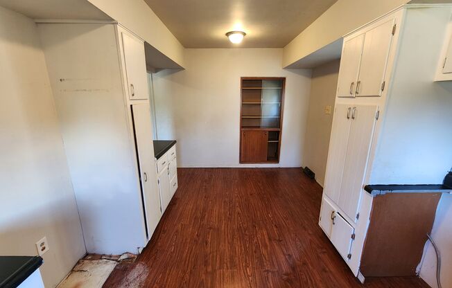 3 beds, 1 bath, $1,295