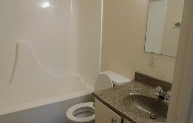 1 bed, 1 bath, 470 sqft, $750, Unit 208A