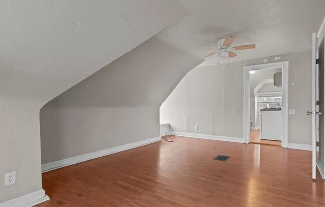 Studio, 1 bath, $900, Unit Central D