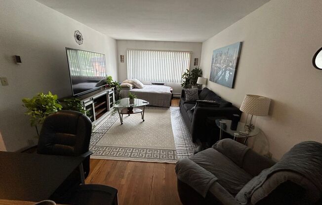 1 bed, 1 bath, $1,015, Unit 22