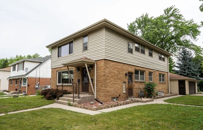 Spacious 3 Bedroom 1Bath Lower Duplex in Perfect Location.