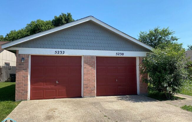 Cute & Cozy Duplex Nestled in a Prime Location, just five minutes from I35!