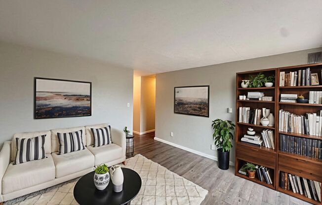 3 beds, 1 bath, 738 sqft, $1,195, Unit 207