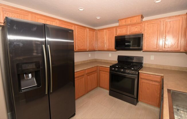 Fantastic 1 Bedroom Condo With Attached Garage!