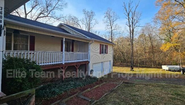 3608 COWBOY LN
