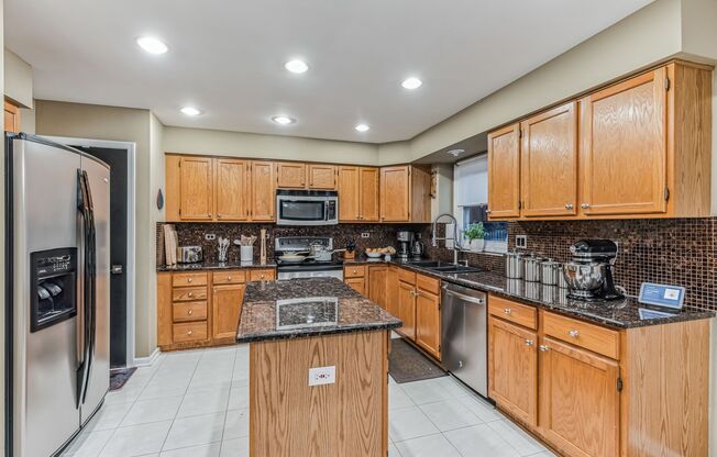 Fully Furnished 4 Bedroom 2.5 bathroom home in Bloomingdale