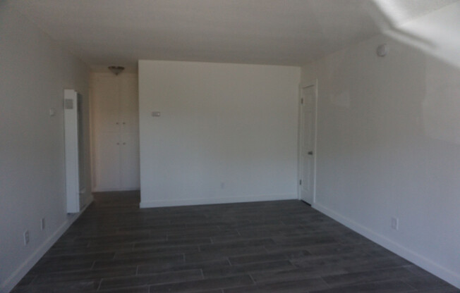 2 beds, 1 bath, $2,395, Unit 9332B