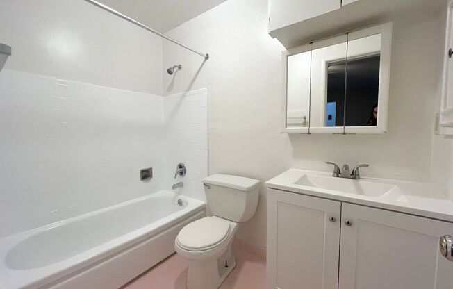 Studio, 1 bath, $1,295, Unit H