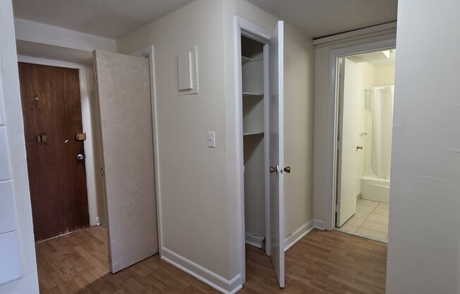 1 bed, 1 bath, 720 sqft, $2,300, Unit 3B