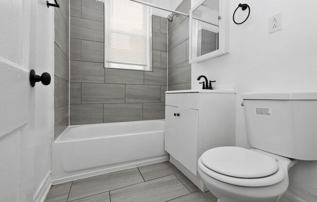 2 beds, 1 bath, 1,000 sqft, $1,695, Unit 4234 1/2 -  3E