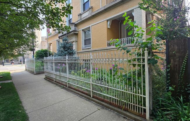 1000 N. Oakley Blvd.