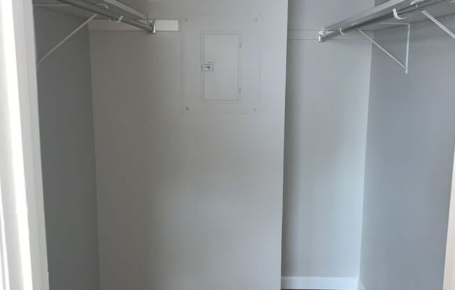 2 beds, 1 bath, 918 sqft, $1,249, Unit F219