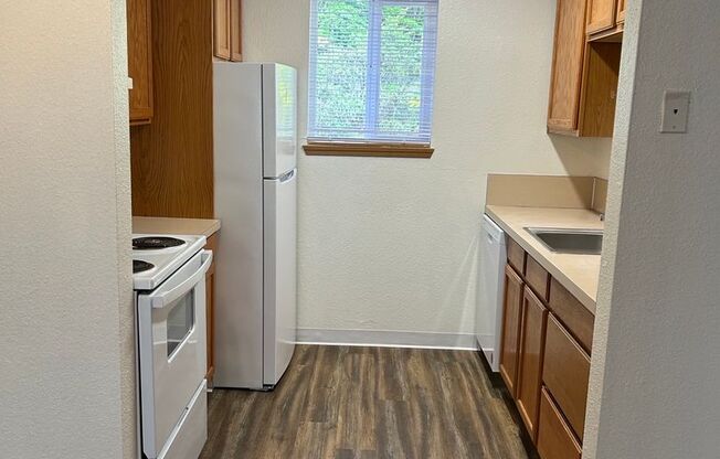 1 bed, 1 bath, $1,375, Unit C32