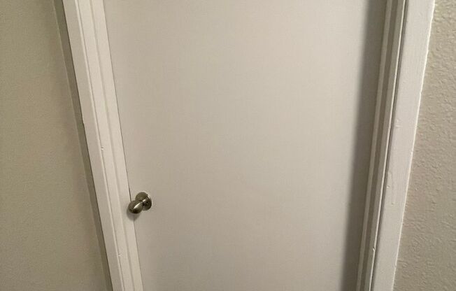 2 beds, 1 bath, 945 sqft, $1,575, Unit 054