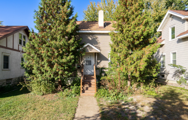 1093 24 AVE SE