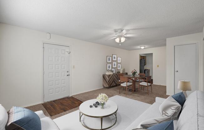 2 beds, 1 bath, 819 sqft, $1,100