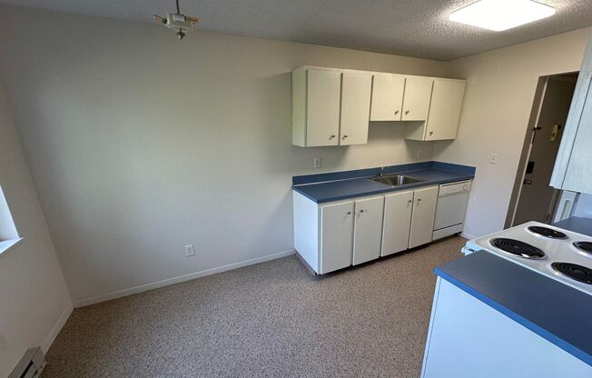 2 beds, 1 bath, 800 sqft, $1,400, Unit 2