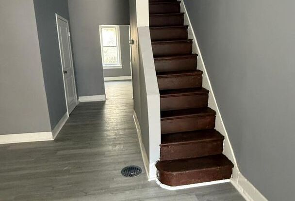 This beautifully updated 3-bedroom, 2-bath home is now available for rent! Featuring a fresh renovation, this spacious home offers comfort, style, and convenience all in one.