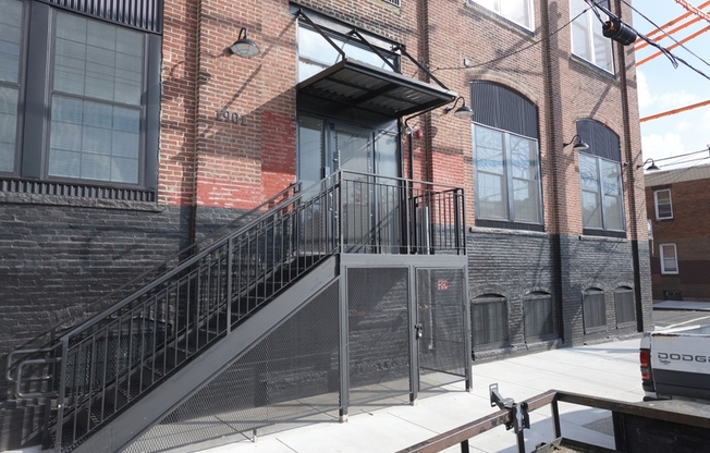 1901 E WILLARD ST