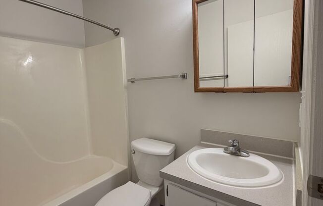 2 beds, 1 bath, 885 sqft, $1,150, Unit 730