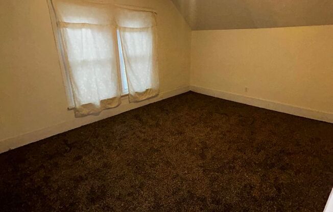 3 beds, 1 bath, $1,300