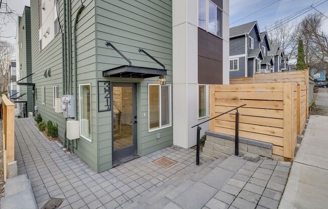 Beautiful 2 bed 2 bath townhouse!