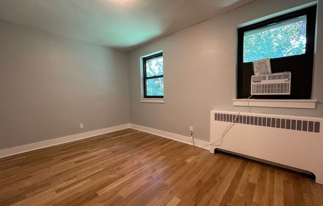 2 beds, 1 bath, 750 sqft, $2,199, Unit 5641 Hobart St. #B5