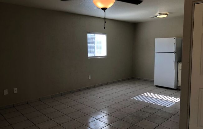 2 beds, 1 bath, 851 sqft, $1,450, Unit 01