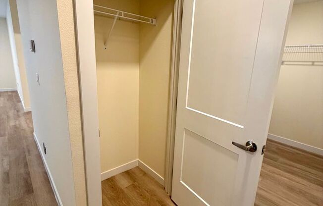 1 bed, 1 bath, 800 sqft, $1,600, Unit E110