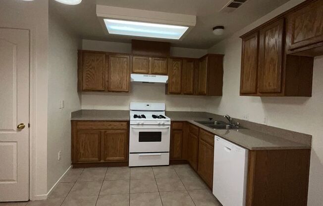 2 beds, 2 baths, 941 sqft, $1,600, Unit 112B