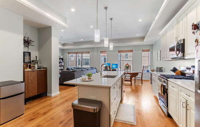 1319 N 6 ST