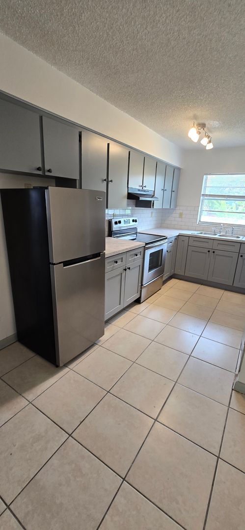 2 beds, 1 bath, $1,075, Unit UNIT A