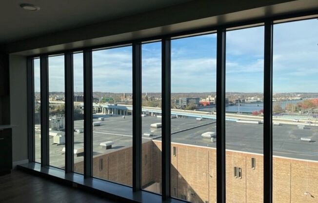 1 bed, 1 bath, 677 sqft, $1,650, Unit 201 Michigan #1003