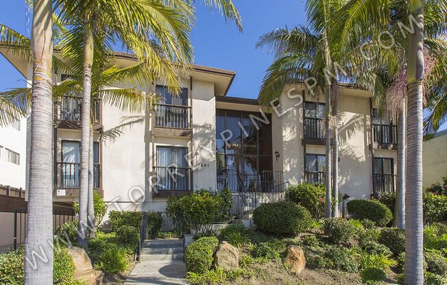 *OPEN HOUSE: 5/10 10-11AM* La Jolla 2 Br with 2 Parking Spaces, Washer/Dryer