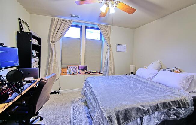 815 817 W ADDISON