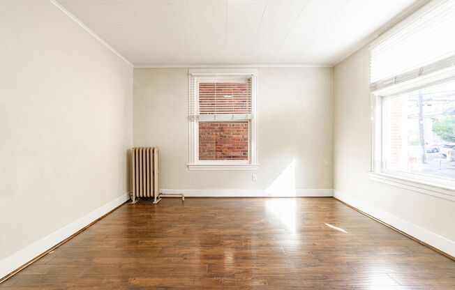 Studio, 1 bath, 375 sqft, $1,095, Unit 27