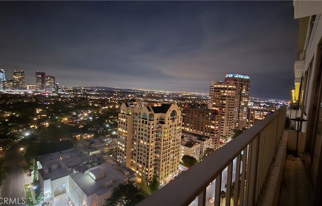 1 bed, 2 baths, 888 sqft, $4,995, Unit 2204