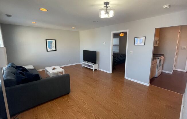 1 bed, 1 bath, $1,200, Unit 3