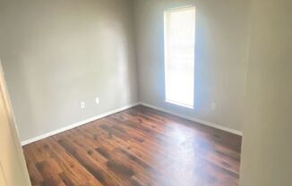 3 beds, 2 baths, $950