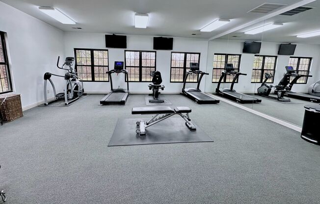 2 beds, 1.5 baths, 1,050 sqft, $1,295, Unit 081