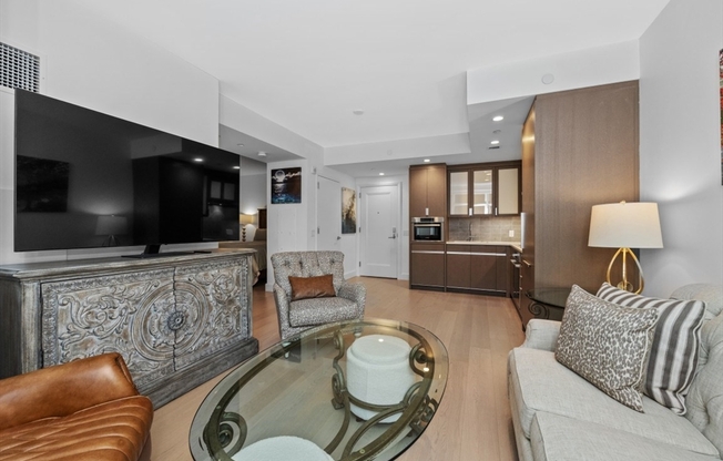 1 bed, 1 bath, 572 sqft, $3,699, Unit 5L