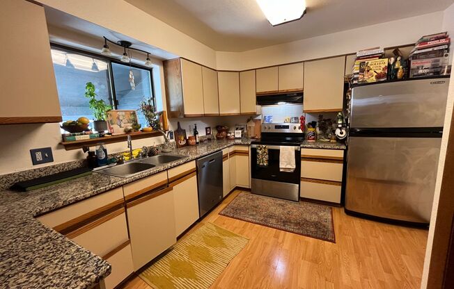 Lovely and Bright Bi-Level Boulder Townhome for Lease!