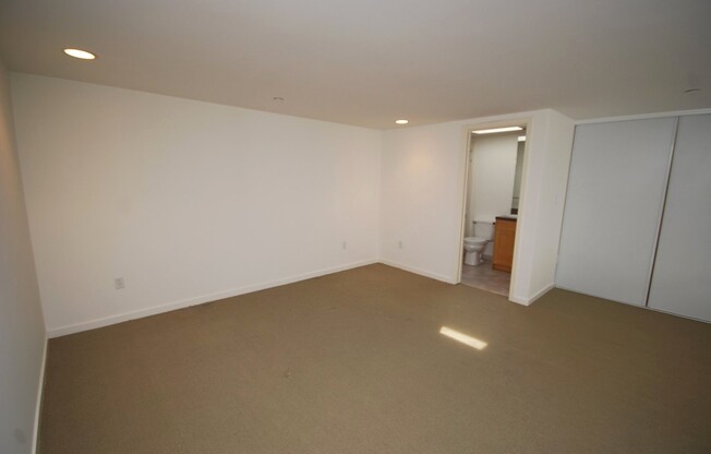 1 bed, 1.5 baths, 962 sqft, $3,600, Unit 122