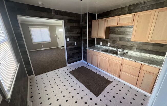 2 beds, 1 bath, $850