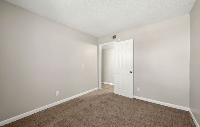 3 beds, 2 baths, 1,121 sqft, $1,400, Unit G86